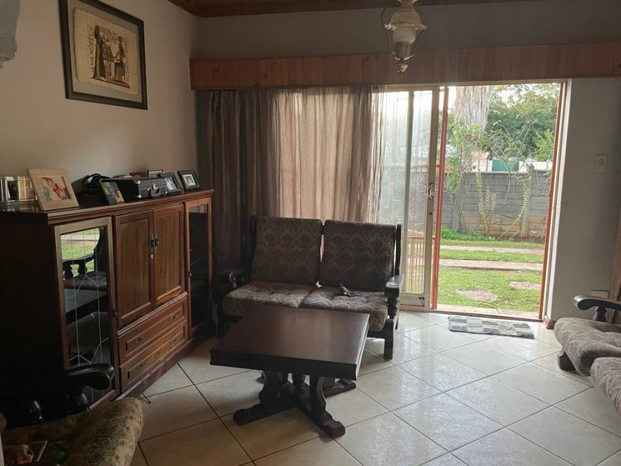 5 Bedroom Property for Sale in Oos Einde North West